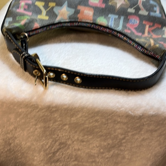 Bag Dooney and Bourke Multicolor fabric outside, red fabric inside keyring NWOT - Picture 3 of 9